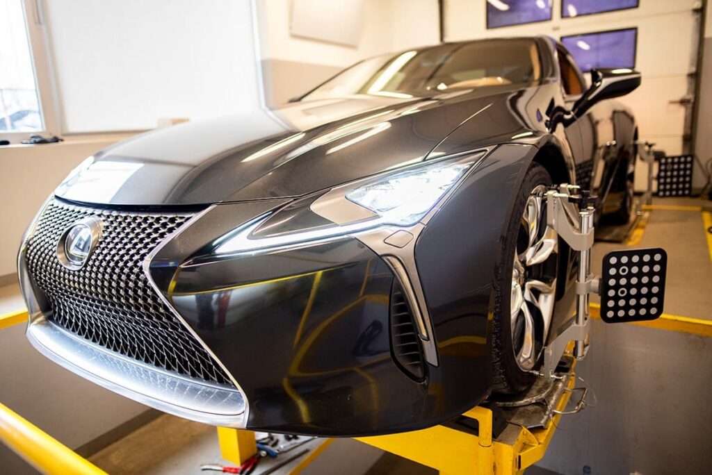 Lexus podczas ustawiania geometrii kół